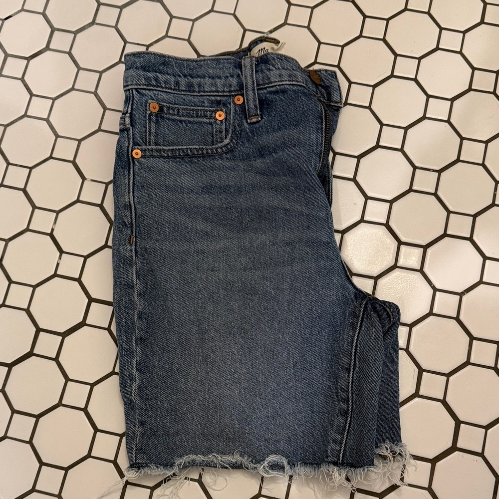 Madewell high rise mid length denim shorts 25 Washed..never worn
